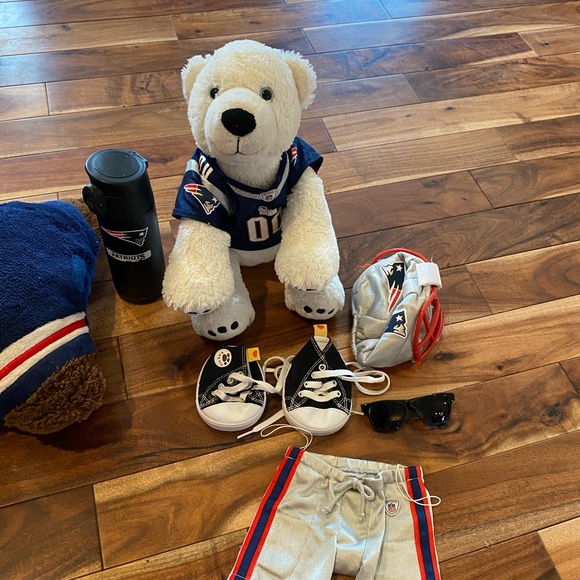 Lot of 4 New England Patriots Gear & Decor - Picture 2 of 4